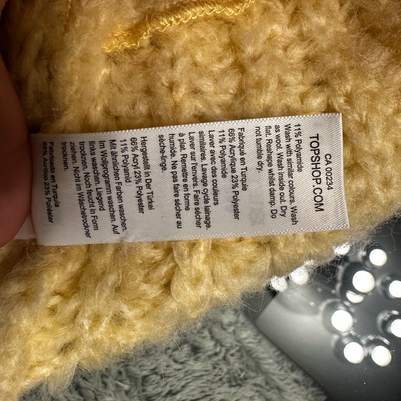 ๐ TOPSHOP ๐ OFF SHOULDER V-NECK KNIT CROP SWEATER - Picture 6 of 6